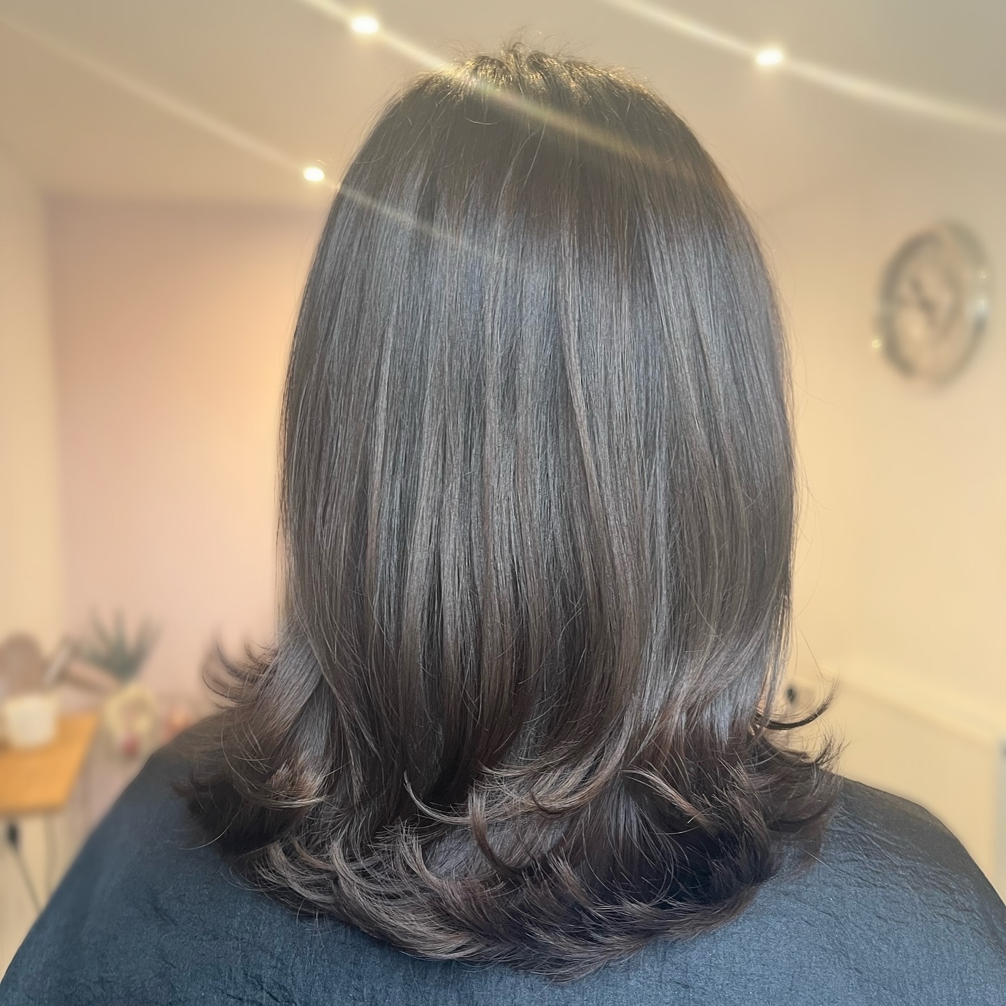 Soft blonde bob with a smooth, loose-wave finish
